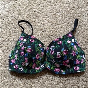 Victoria’s Secret Wireless Floral Black Bra